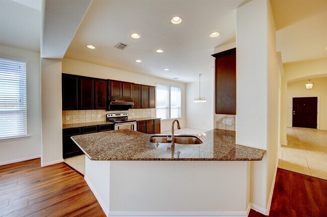 Building Photo - 606 Dunlavy Ln