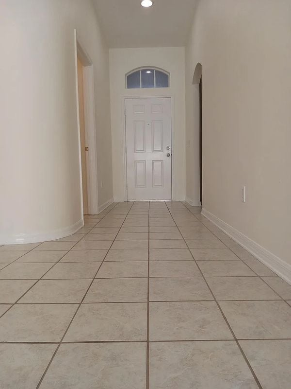 Building Photo - 727 Straw Lake Dr