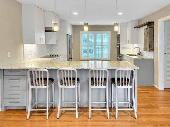 Building Photo - Recently Remodeled 3 bed 3 bath in Tuckahoe!