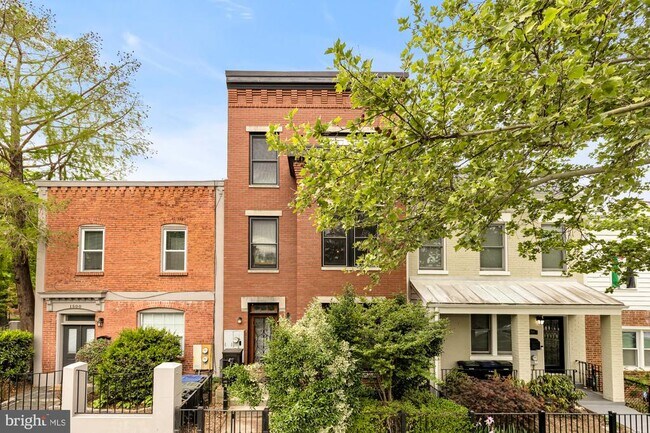 Building Photo - 1502 10th St NW