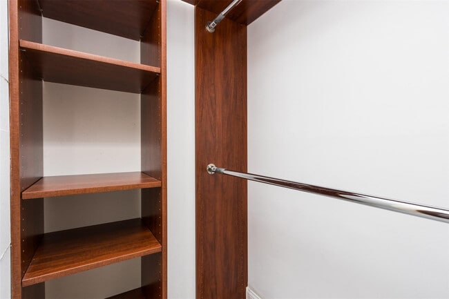 Building Photo - 3000 NE 5th Terrace