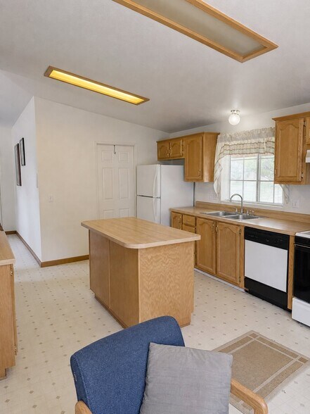 Building Photo - 2984 Indian Hill Rd