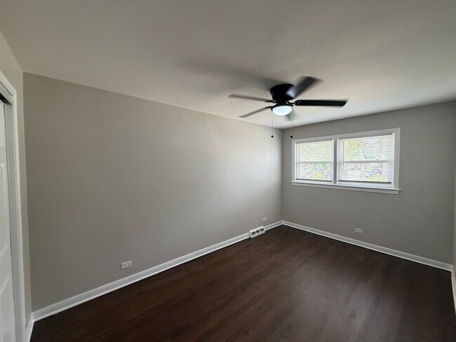 Building Photo - 9756 S Lowe Ave