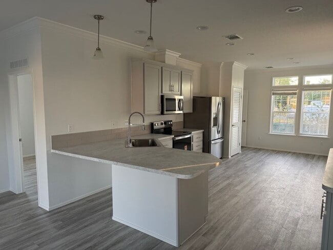 Building Photo - 362 Tahitian Dr