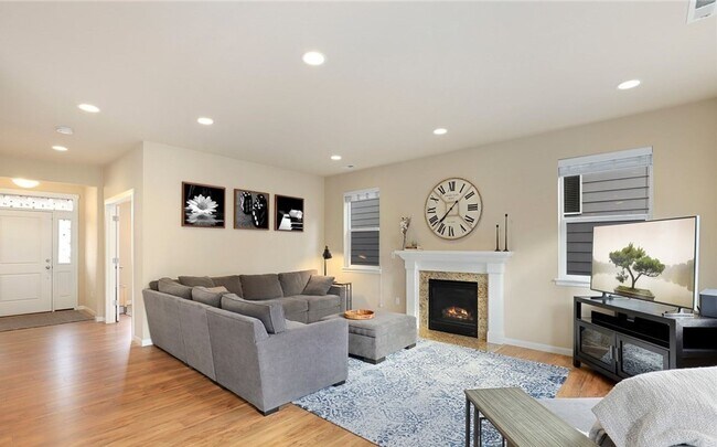 Building Photo - Beautiful large 4 bedroom home in the High...