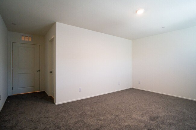 Building Photo - Modern 3-Bedroom, 3-Bathroom Home with Sma...