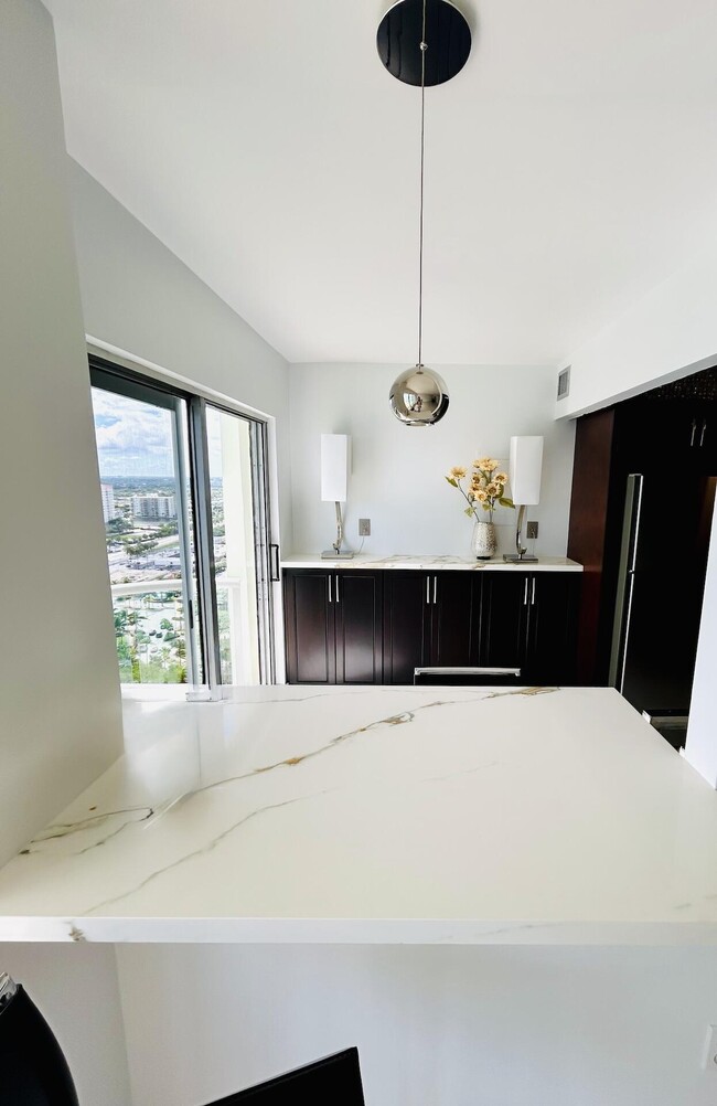 Building Photo - 3400 Galt Ocean Dr