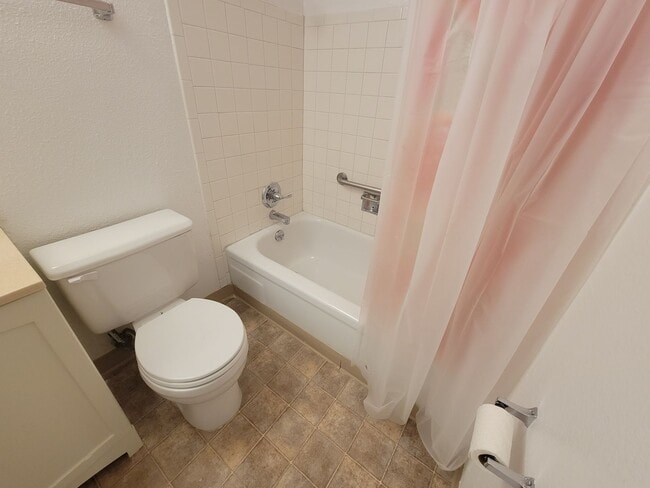 Building Photo - Newly Remodeled 1bed/1bath condo in Stonegate Community in Gunbarrel