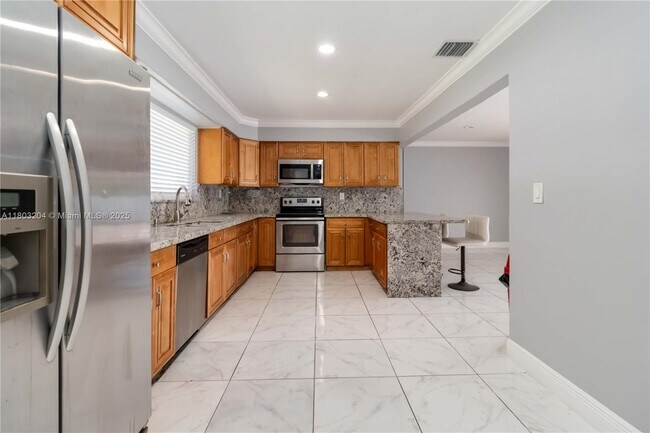 Building Photo - 913 SW 49th Ave