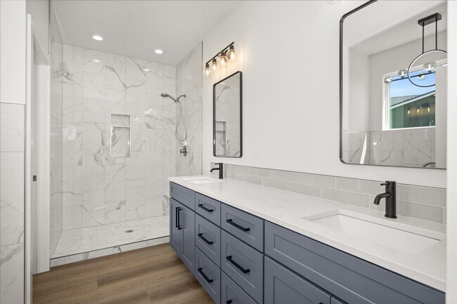 Building Photo - $3,375 - 4 Bed / 3 Bath Gorgeous Brand New...