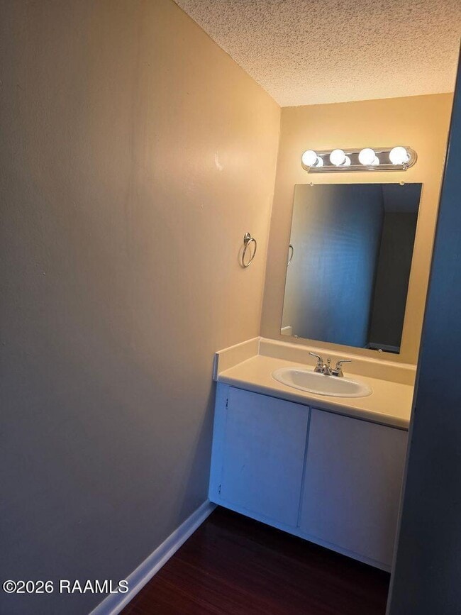 Building Photo - 2826 Louisiana Ave