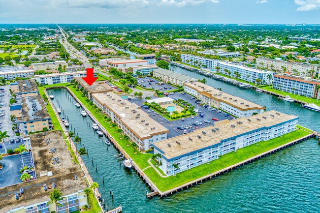 Building Photo - 124 Shore Ct