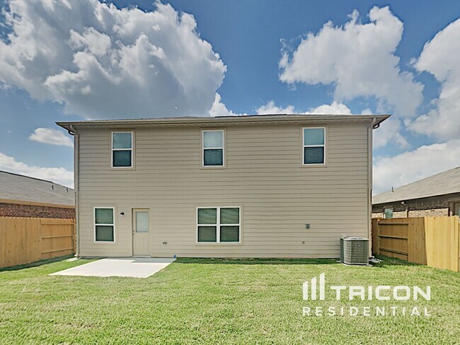 Building Photo - 504 Red Dusk Paint Dr