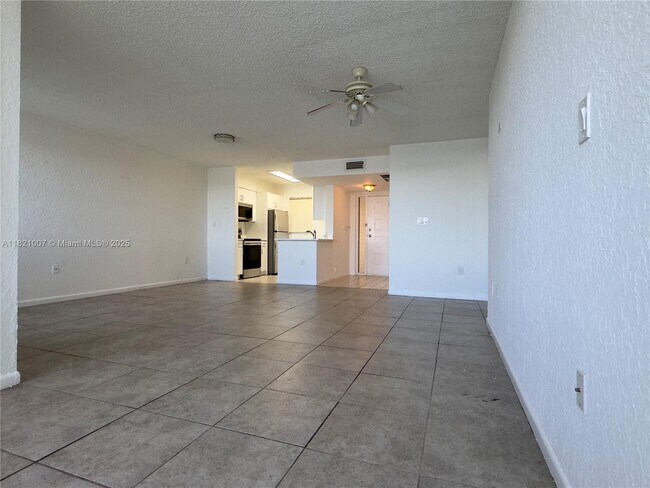 Building Photo - 2831 N Oakland Forest Dr