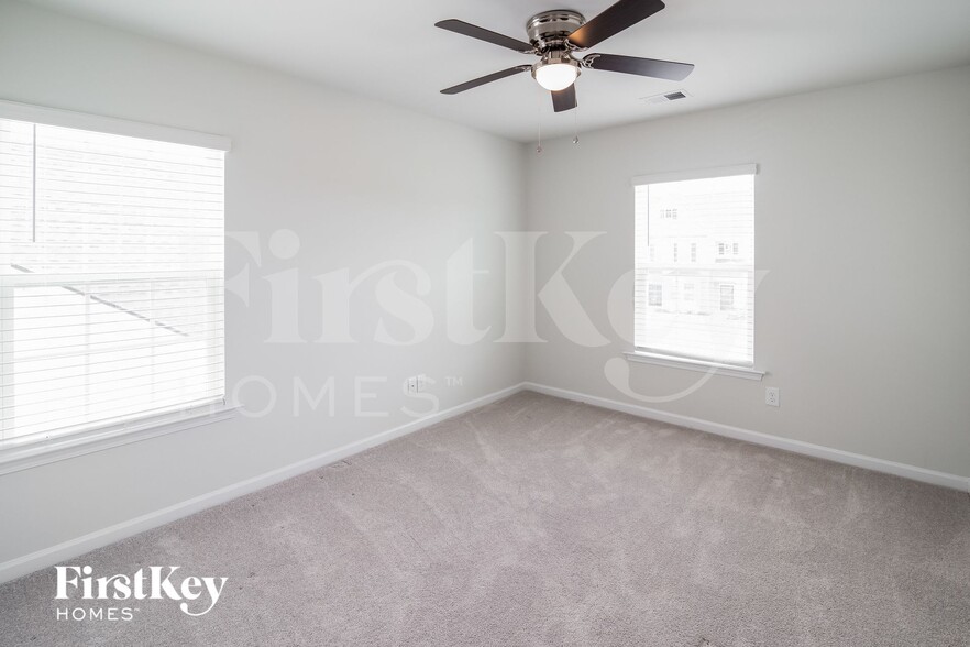 Building Photo - 227 Firewheel Ct