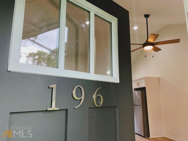 Building Photo - 196 Amy St