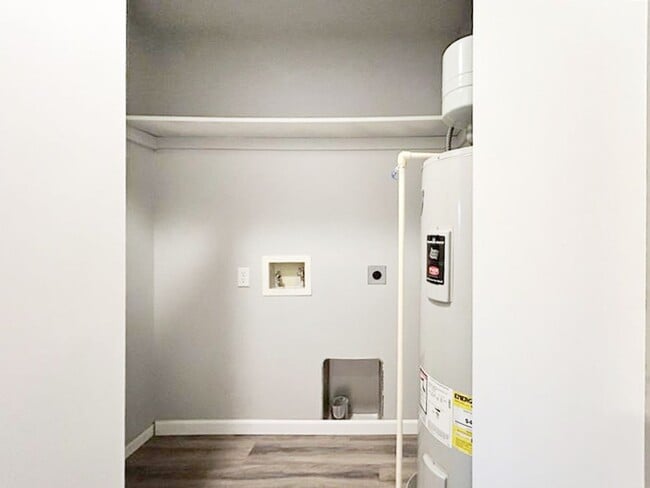 Building Photo - Honeysuckle Duplex