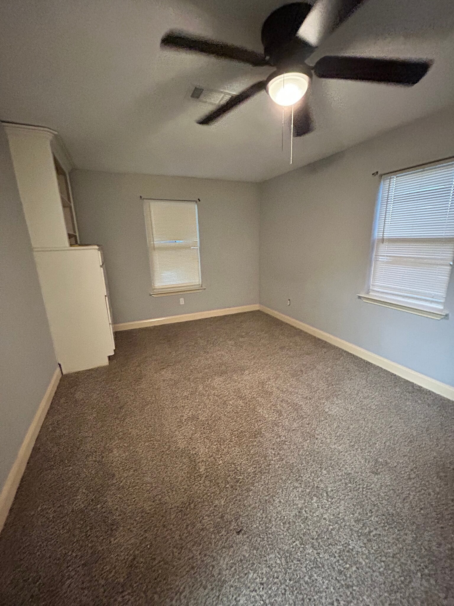 Building Photo - 5767 Belcrest St