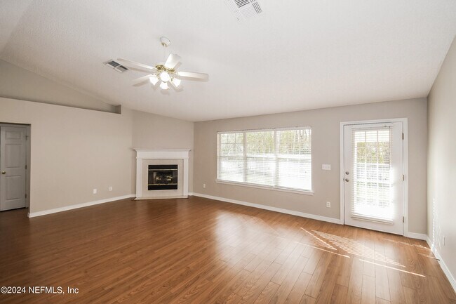 Building Photo - 10450 McGirts Creek Dr