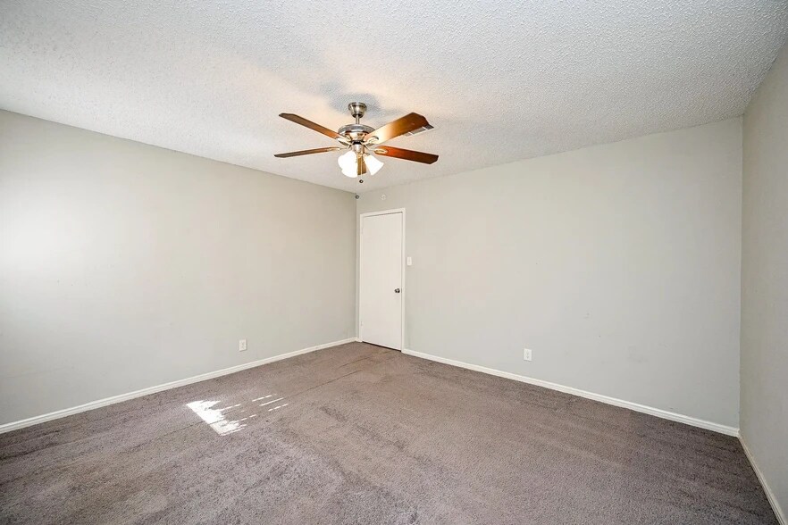 Bedroom 3 - 602 Mobile Ct