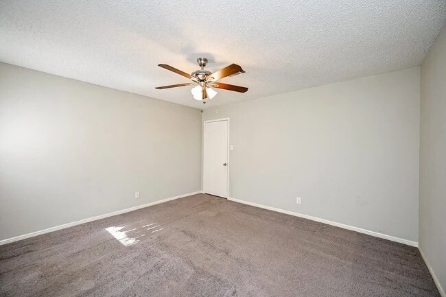 Bedroom 3 - 602 Mobile Ct