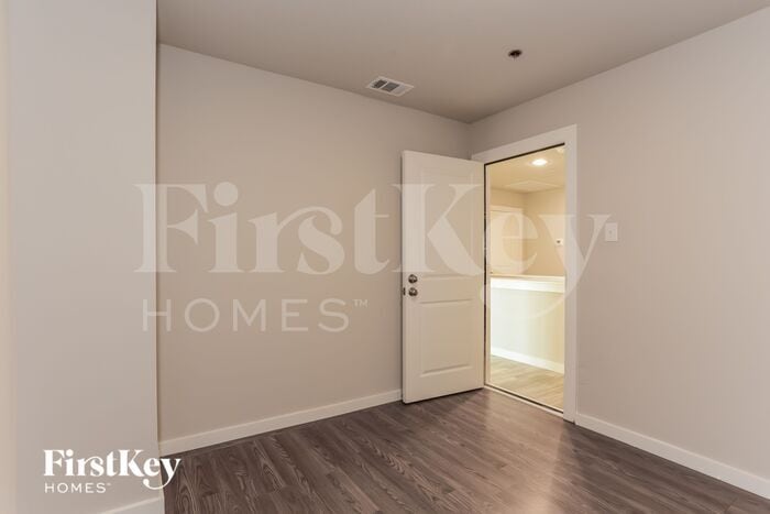 Building Photo - 325 Nima Ln