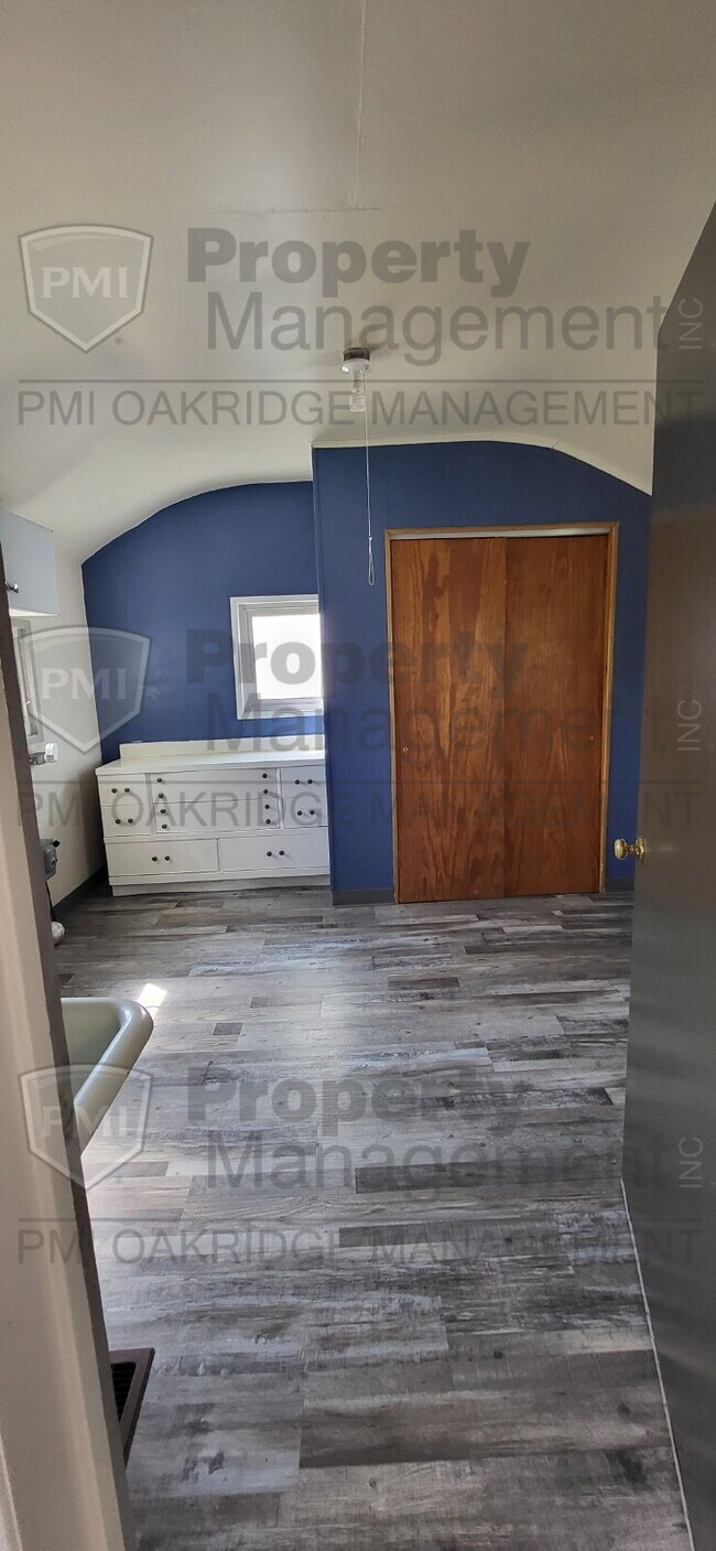 Building Photo - Country 3 Bedroom Apartment with Detached Garage