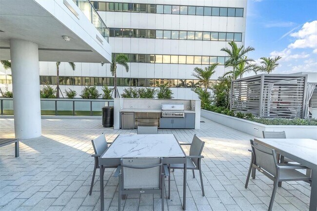 Building Photo - 301 1st St S