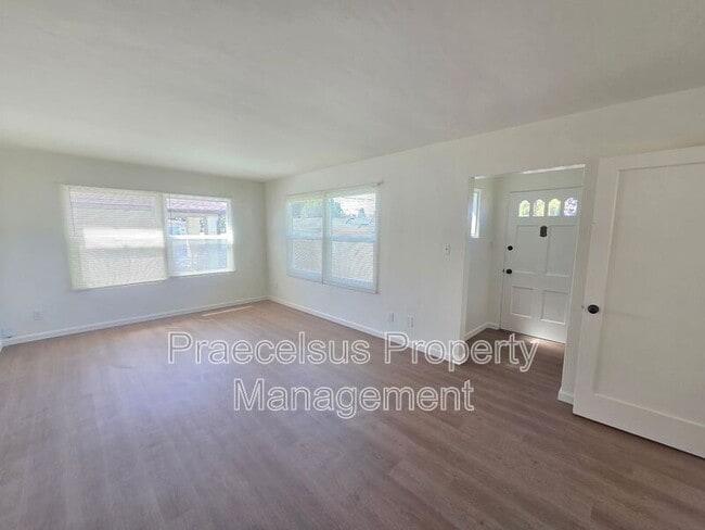 Building Photo - 270 Whitney St