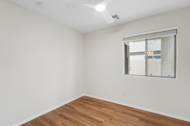 Building Photo - 15526 W Lisbon Ln