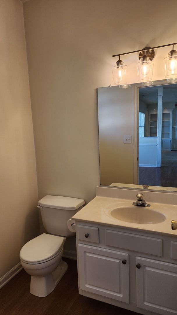 Building Photo - Sawyer Lakes