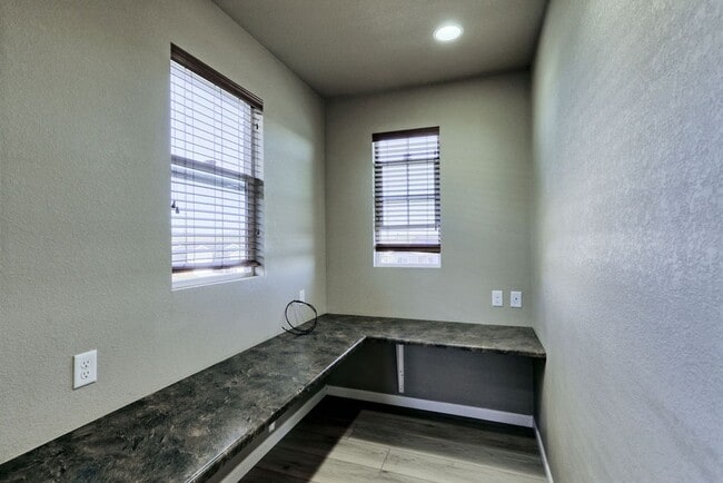 Building Photo - 3 Bedroom 2 1/2 Bath in Loveland