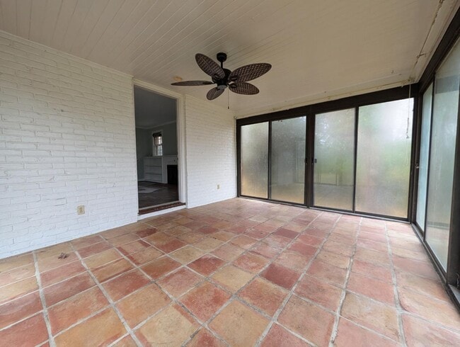 Building Photo - 624 Barcliff Rd