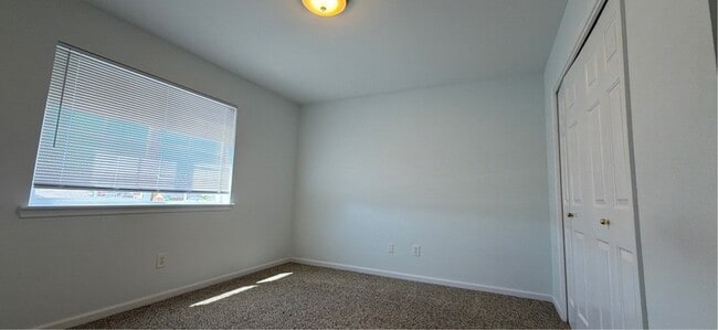 Building Photo - 1060 SE Miller Ave