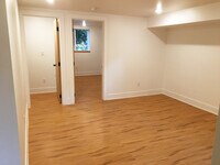 Building Photo - 4211 SE 32nd Ave