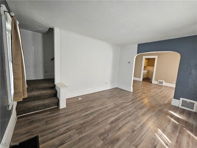 Building Photo - 1201 Smithfarm Ave