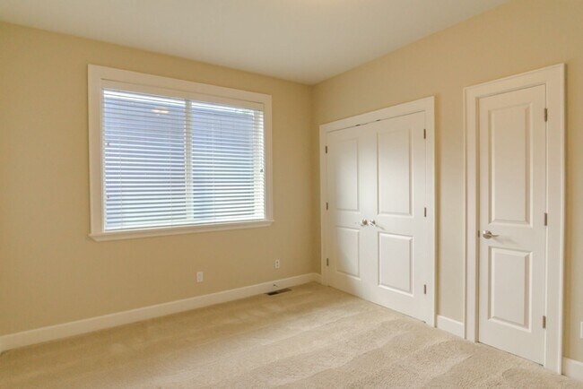Building Photo - 4Bd/4Ba Seattle Home