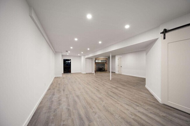 Building Photo - 104 Barkley