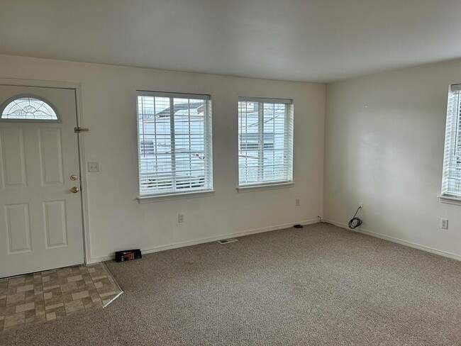 Building Photo - 6471 Portal Manor Dr