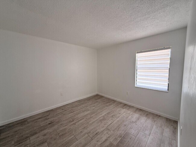 Building Photo - 13186 Thrush St