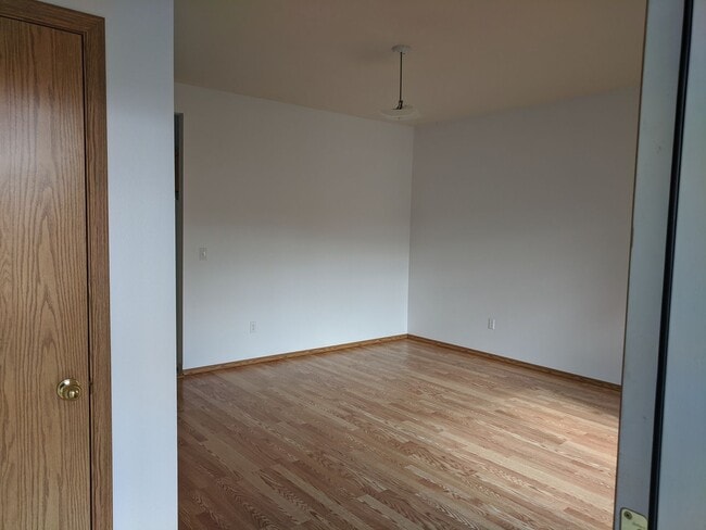 Building Photo - Conveniently located 3 bedroom Home