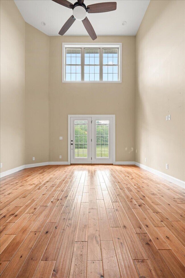 Building Photo - 200 Crooked Creek Dr