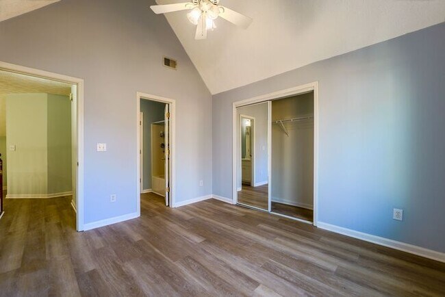 Building Photo - 3890 Cherry Ridge Walk