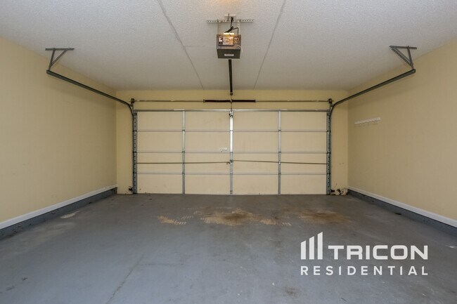 Building Photo - 8140 River Hill Commons Dr