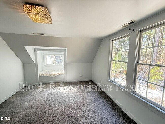 Building Photo - 121 Marilou Ln