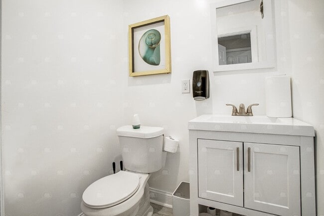 Building Photo - 3-bedroom 3-bathroom w/a loft in historic Pendleton Heights!