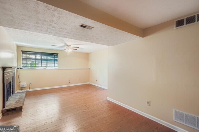 Building Photo - 6134 Raintree Bend