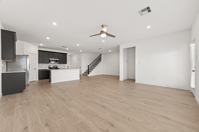 Building Photo - 4323 Camden Lakes St