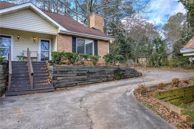 Building Photo - 1252 Minhinette Dr