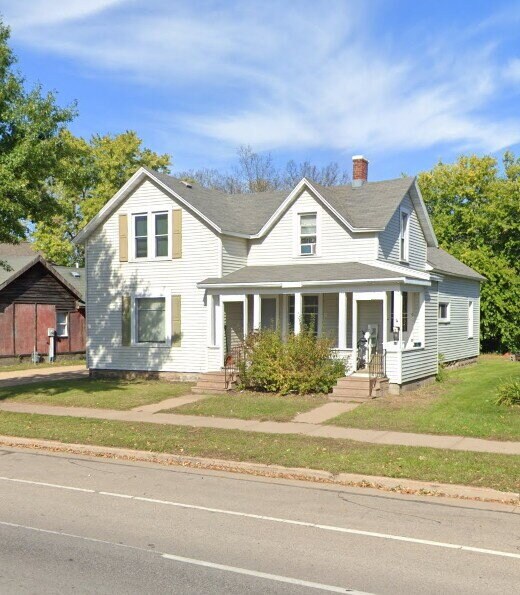 Building Photo - Spacious 1 Bedroom Unit in Duplex - Availa...